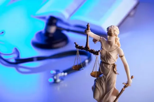 ¿Quién es responsable en un caso de lesiones durante el parto en Nueva York?